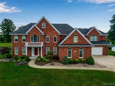 105 Promenade Lane, Buffalo, NY 14221