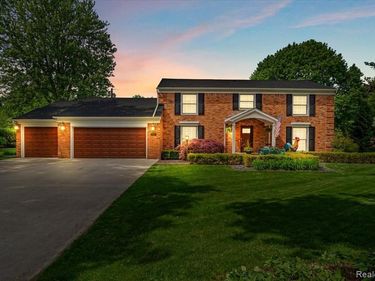 931 S Shady Hollow Circle, Bloomfield Hills, MI 48304
