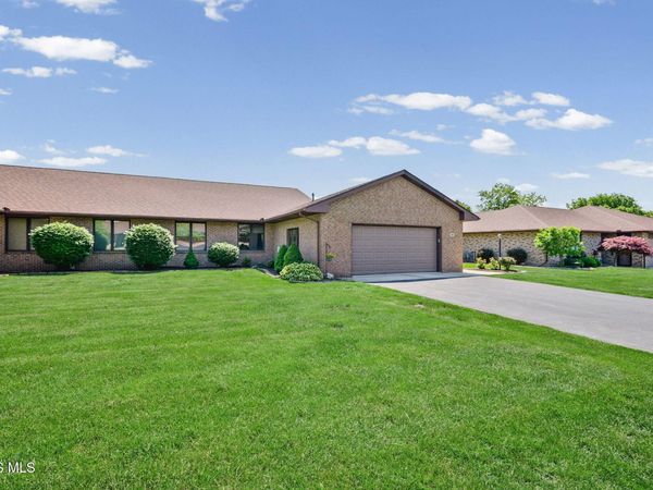 1817 Stonehill Drive, Findlay, OH 45840