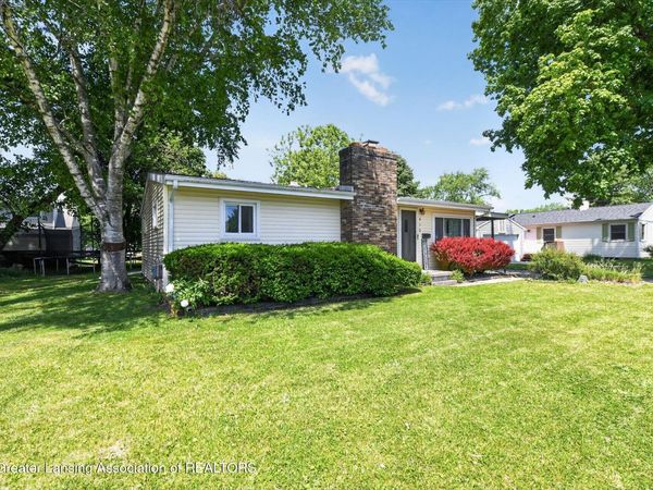410 Schoolcraft Street, Grand Ledge, MI 48837