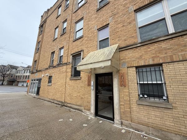 2048 W Touhy Avenue , Unit 3, Chicago, IL 60645