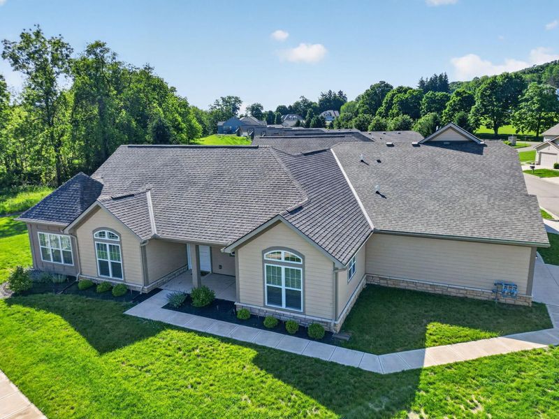 631 Woods Edge Lane , Newark, OH 43055 Photo 1