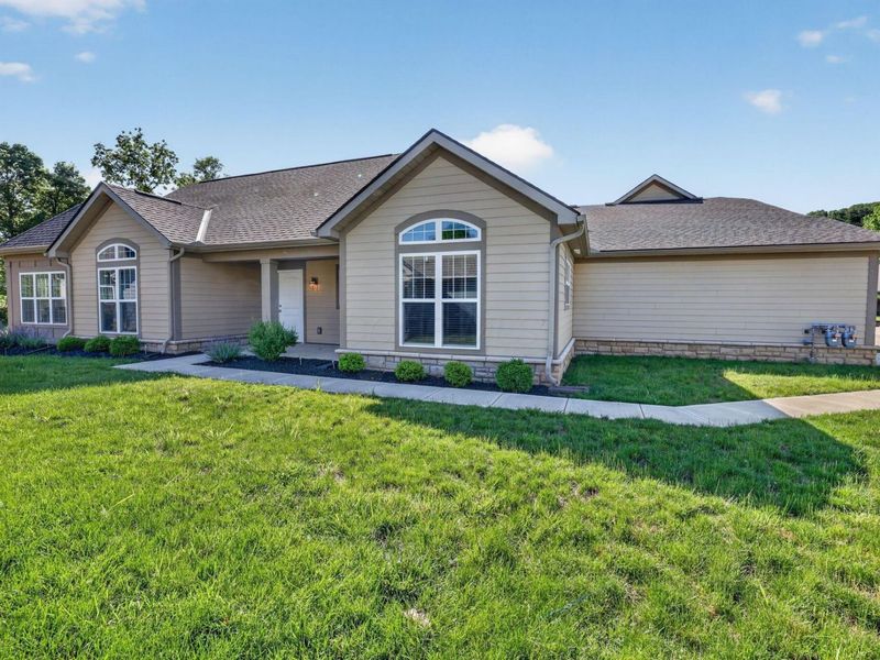 631 Woods Edge Lane , Newark, OH 43055 Photo 2