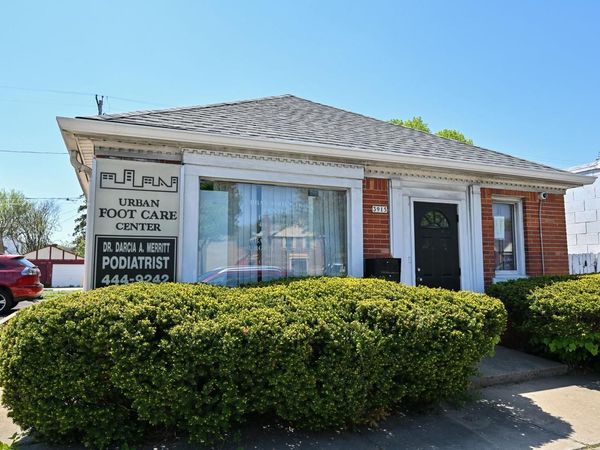3915 W Capitol DRIVE, Milwaukee, WI 53216