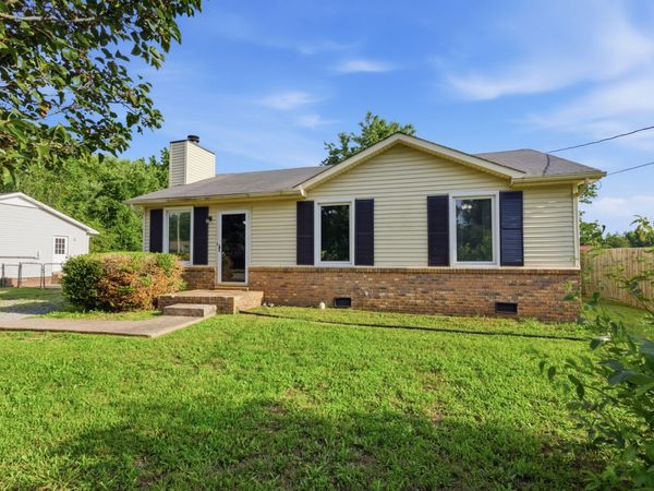 688 Debbie Dr, Clarksville, TN 37042