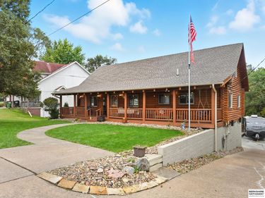 8616 Emerson Road, Plattsmouth, NE 68048