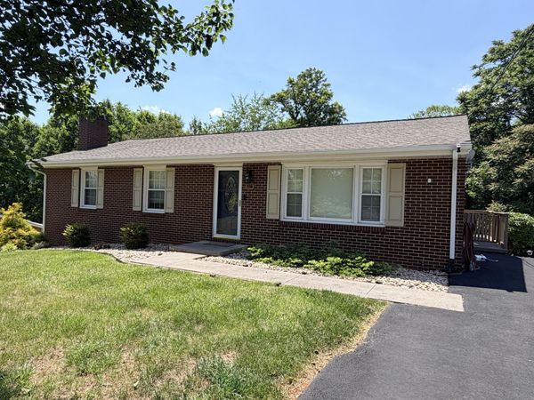 116 Old Brook RD , Vinton, VA 24179