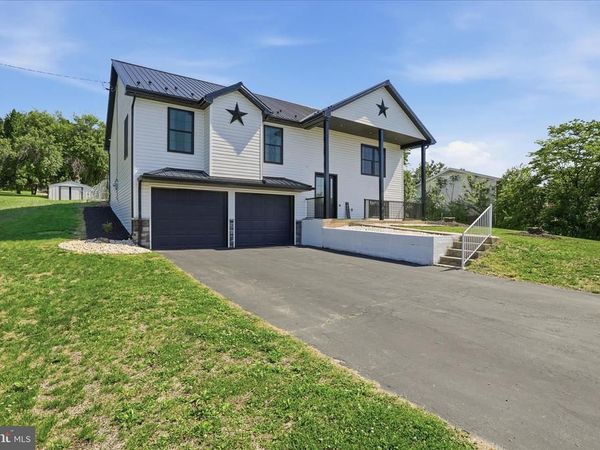 15 CANTERBURY DRIVE, CHAMBERSBURG, PA 17201
