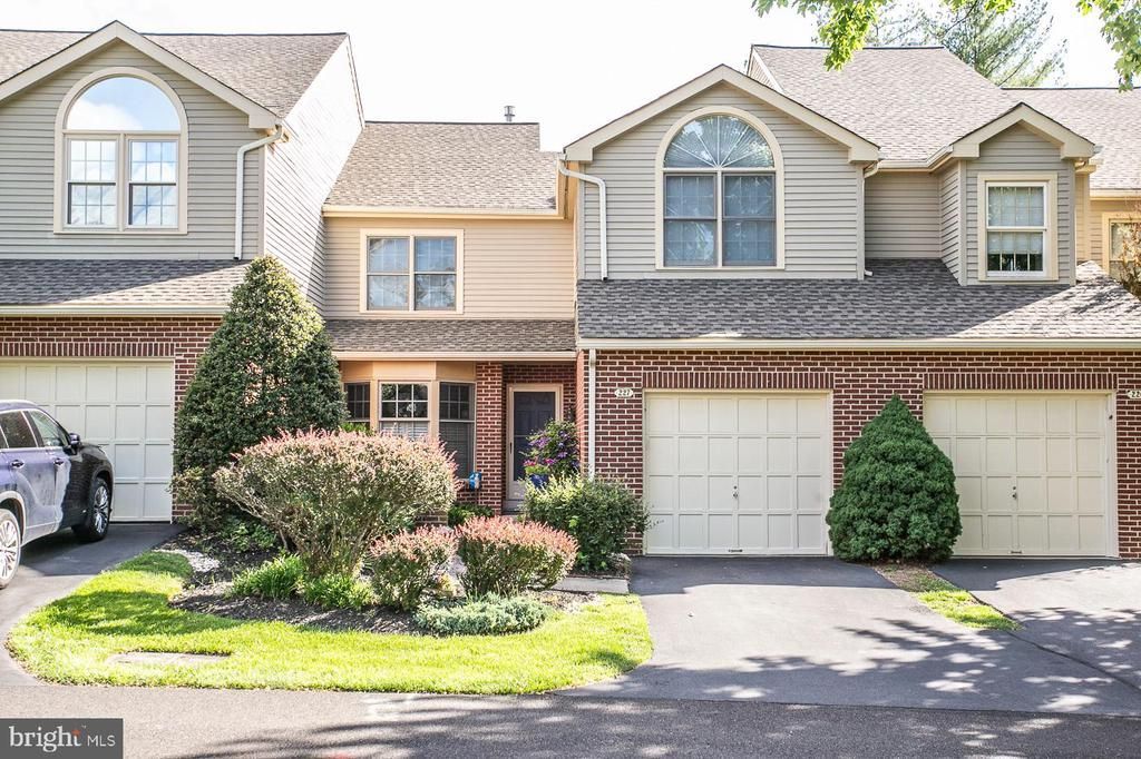 227 TOWYN COURT, AMBLER, PA 19002