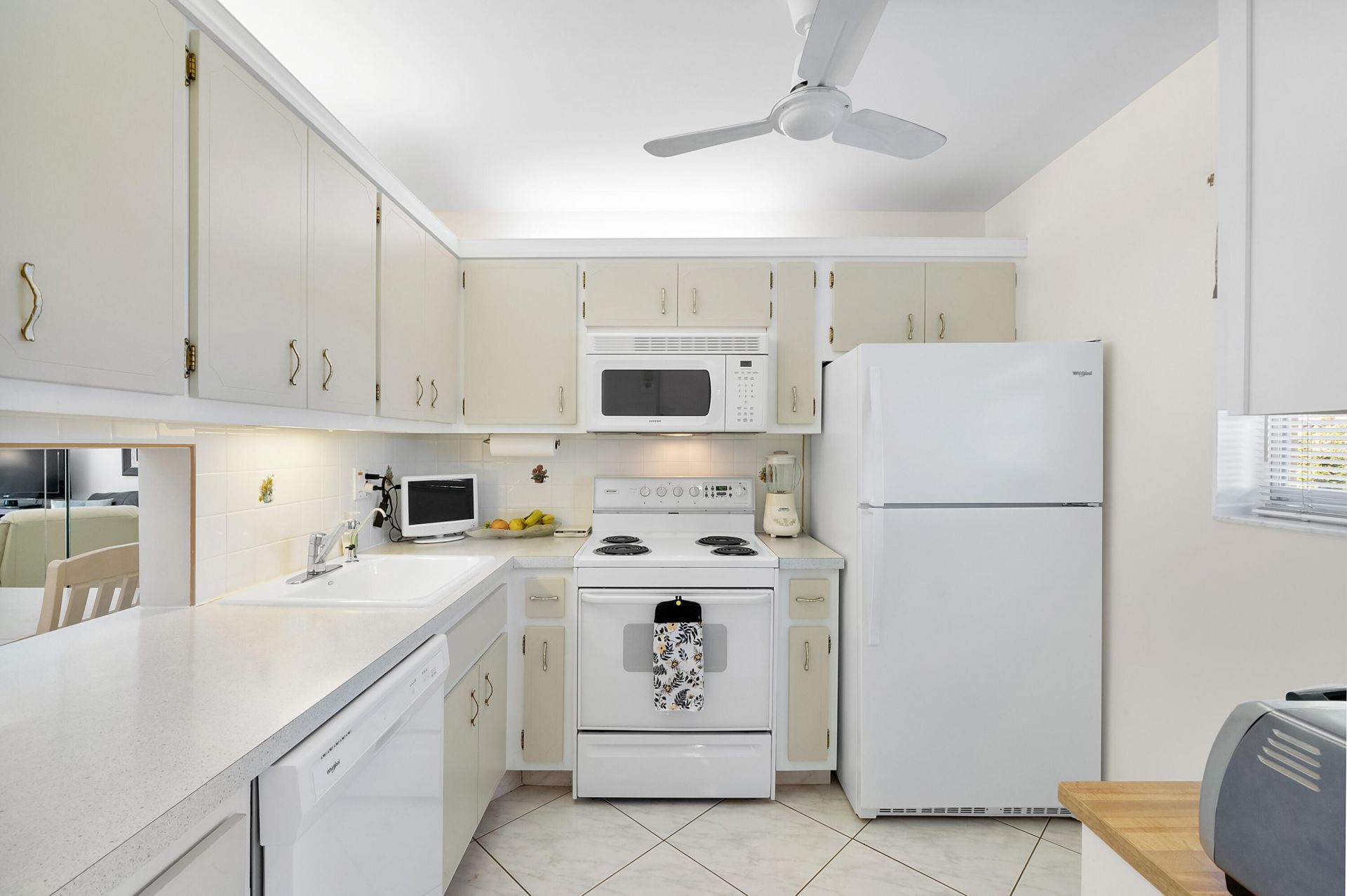 2900 NW 47th Terrace, Unit 304b, Lauderdale Lakes, FL 33313 Photo