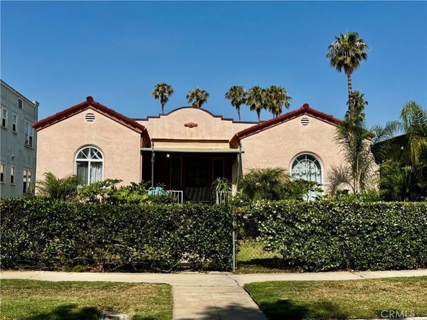 1553 N Commonwealth, Los Angeles, CA 90027