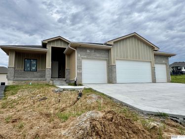 11002 S 101st Street, Papillion, NE 68046