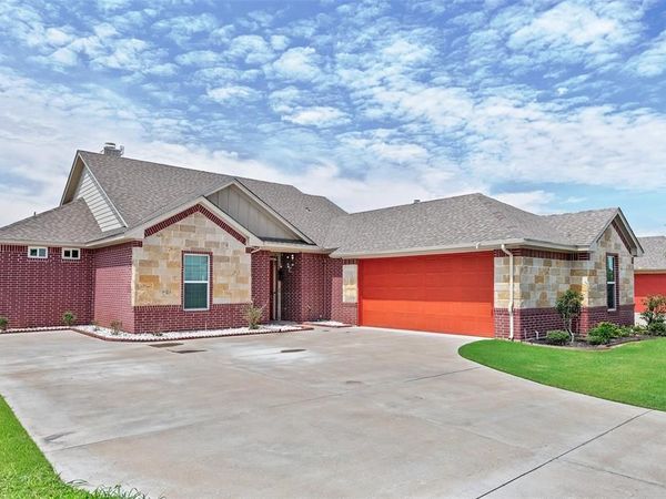 106 King Arthur Court , Glen Rose, TX 76043