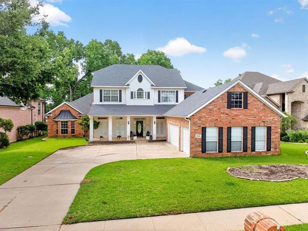 328 Leeward Circle , Azle, TX 76020