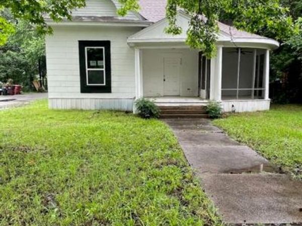 320 W 6th Street, Bonham, TX 75418