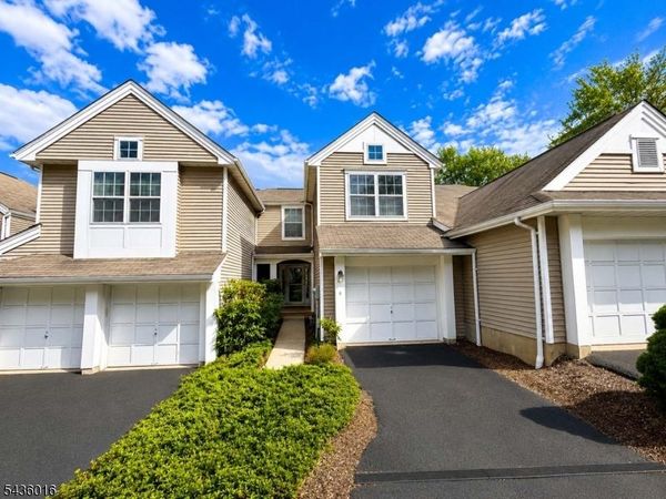 4 Woodmont Dr, Randolph, NJ 07869