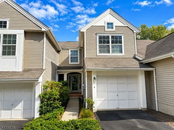 4 Woodmont Dr, Randolph, NJ 07869