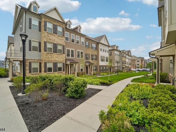 1 Haralson Ct, Livingston, NJ 07039