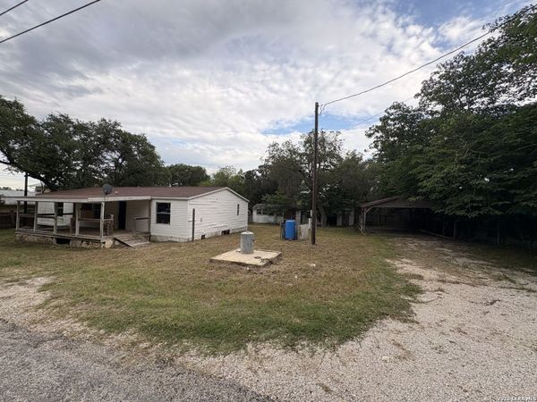 177 CHEROKEE TRL, Lakehills, TX 78063