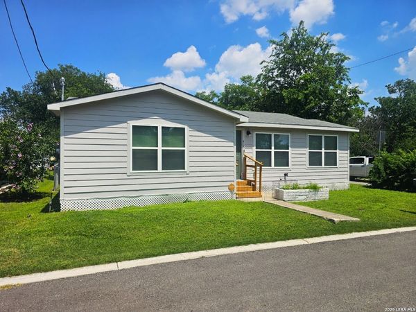 415 N Erskine, Seguin, TX 78155