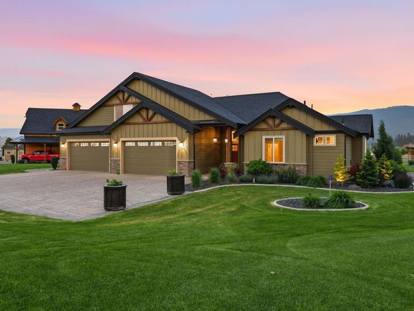 2329 S Rodeo Dr, Greenacres, WA 99016