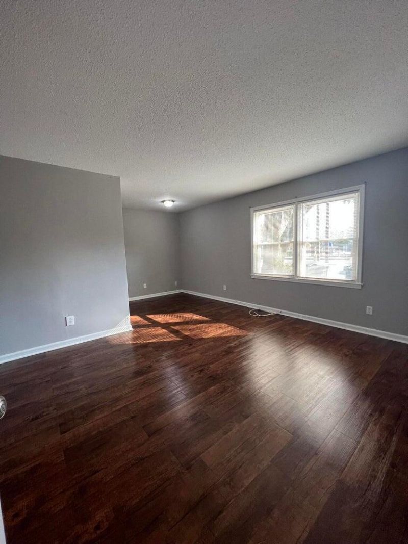 109 N Miller Street Photo 4