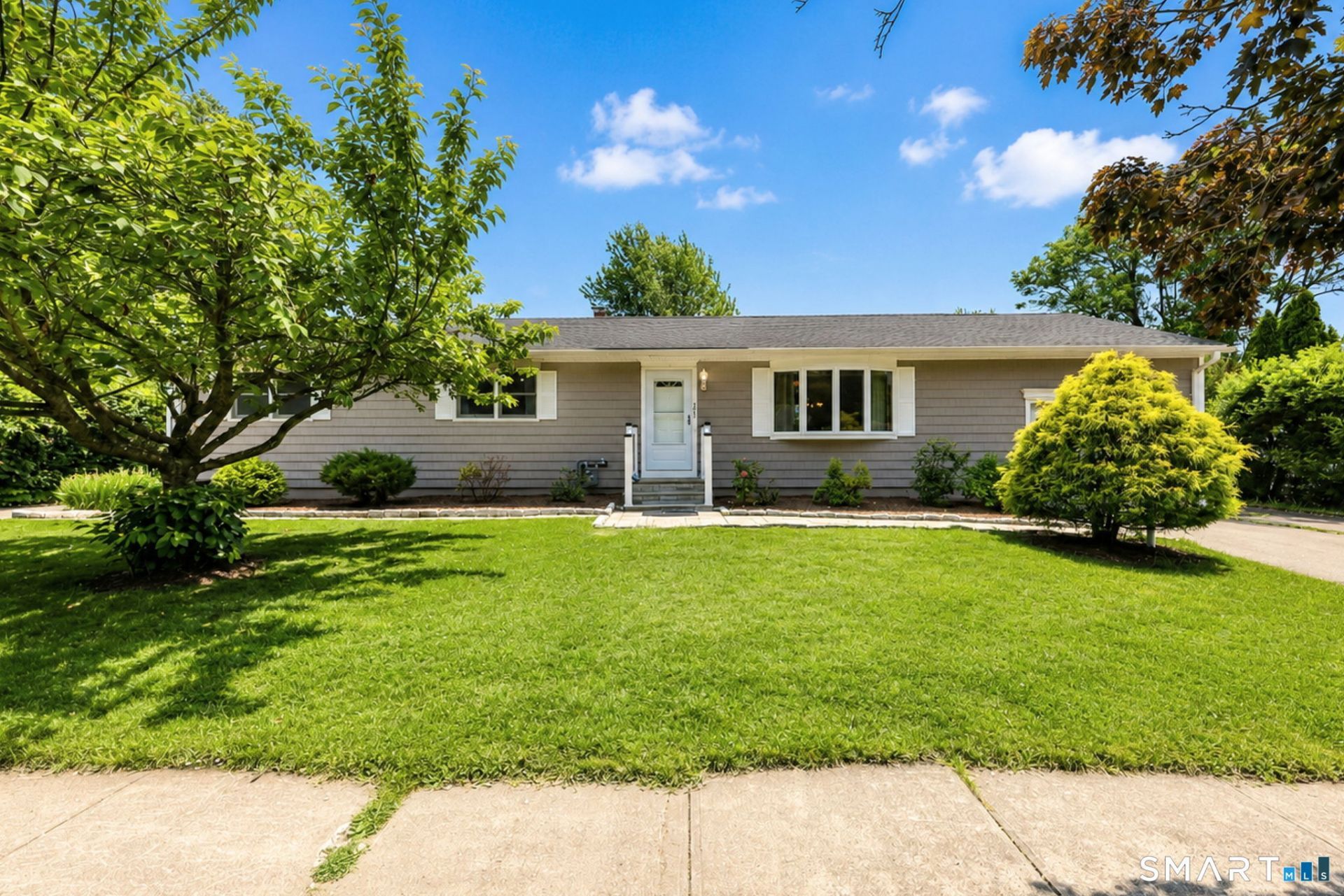 255 Oceanview, Stratford, CT 06615 Main Photo