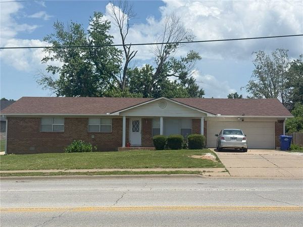 1623 S Dixieland Road , Rogers, AR 72758