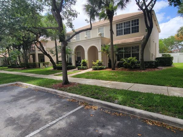 8033 Murano Circle, Palm Beach Gardens, FL 33418