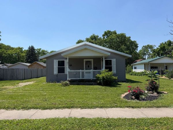 521 N McClellan Street , Sullivan, IL 61951
