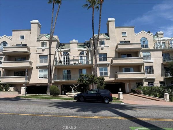 930 N Doheny, Unit 303, West Hollywood, CA 90069