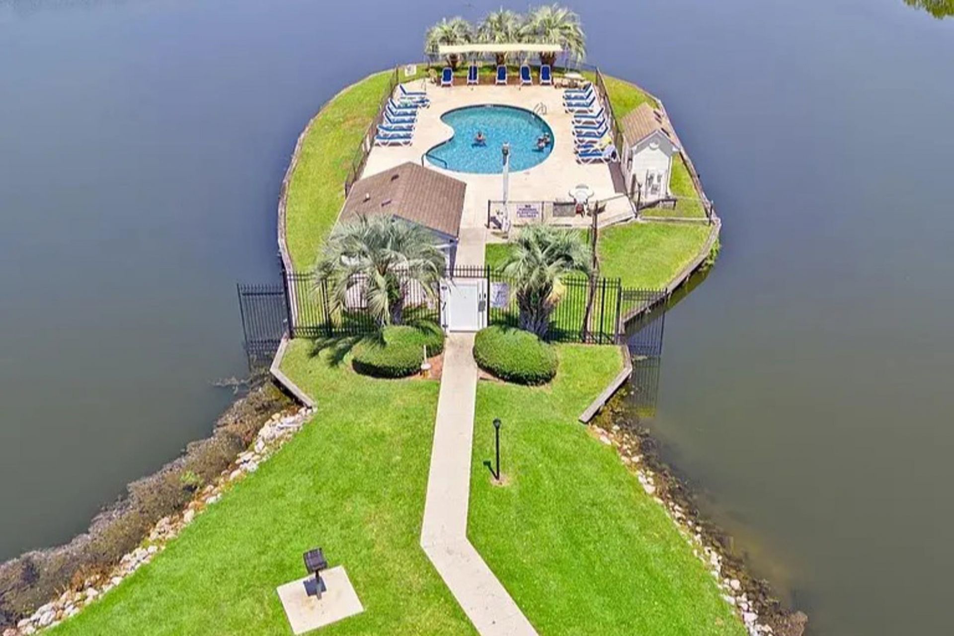2257 Huntingdon Dr. Photo 32