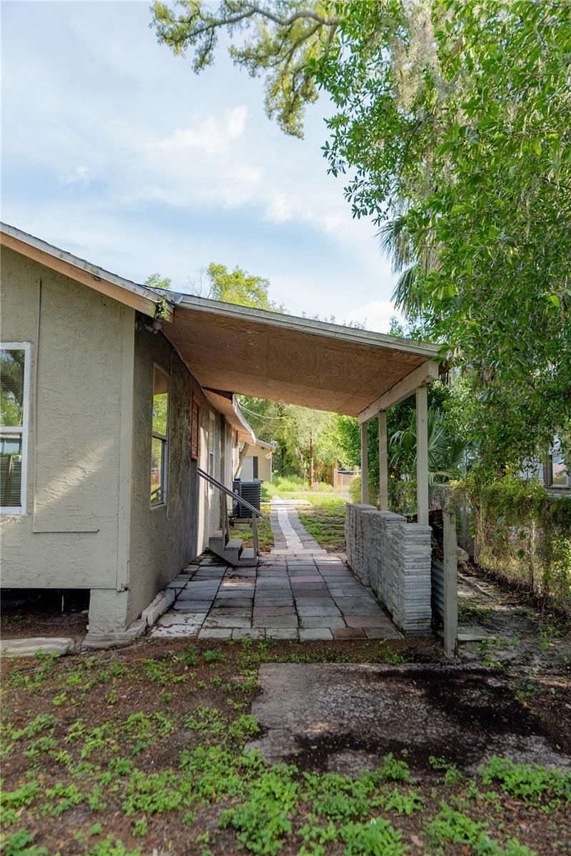 1906 E Caracas Street , Tampa, FL 33610 Photo