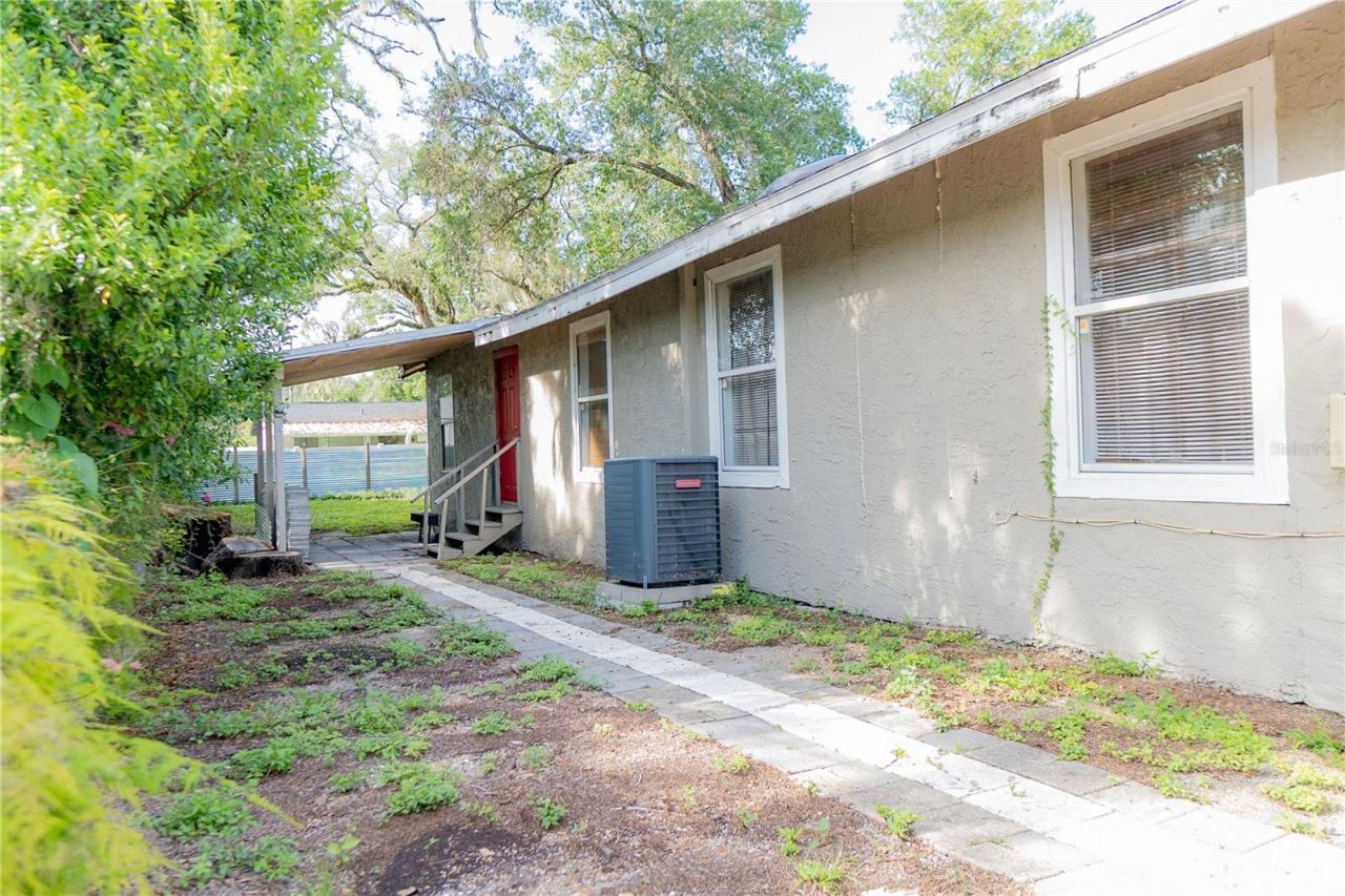 1906 E Caracas Street , Tampa, FL 33610 Photo
