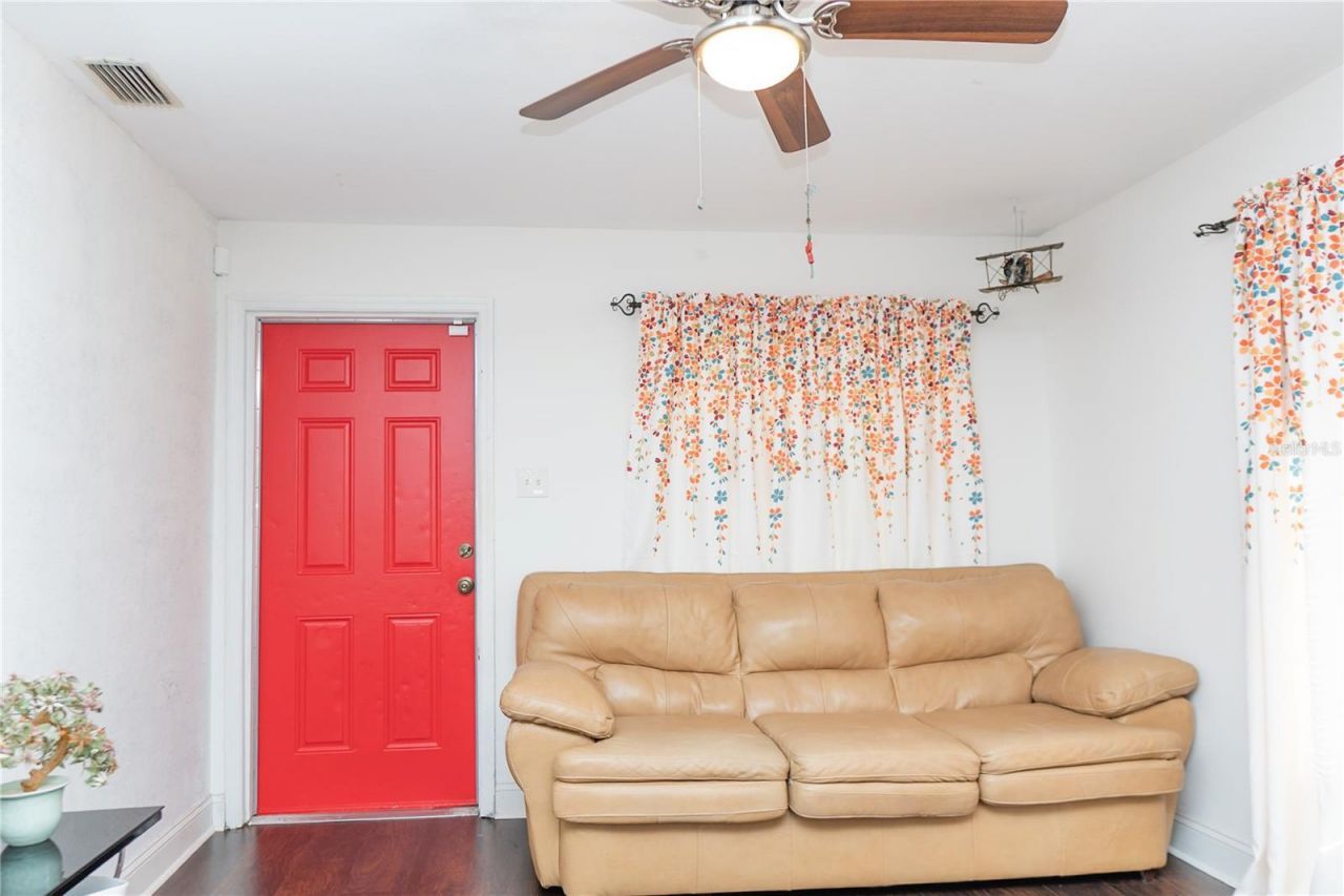 1906 E Caracas Street , Tampa, FL 33610 Photo