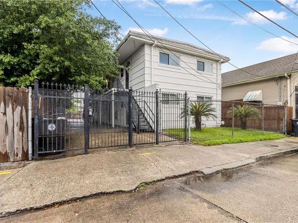 2114 TOLEDANO Street , New Orleans, LA 70115
