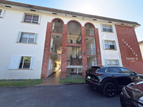 2200 Taylor Street, Unit 104, Hollywood, FL 33020