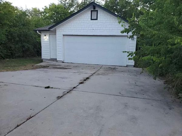 203 E Pecan ST , Unit B, Hutto, TX 78634