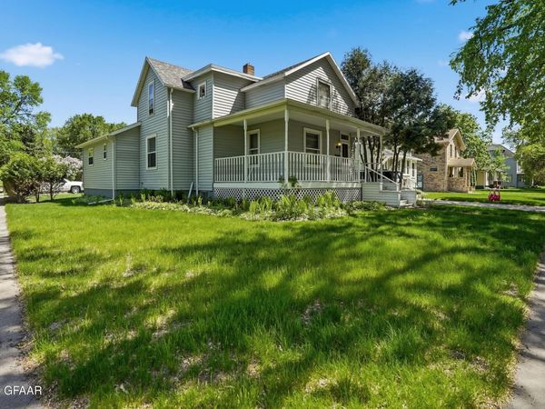 903 REEVES Drive , Grand Forks, ND 58201