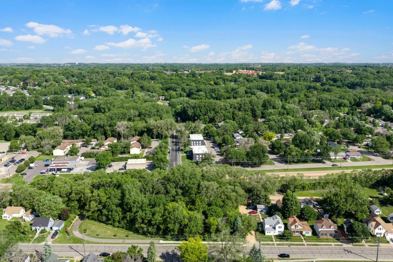 947 Stoughton Avenue , Chaska, MN 55318