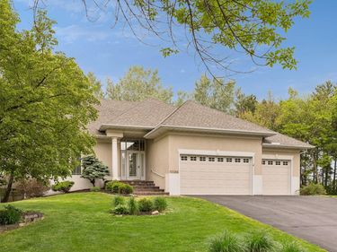 10586 Estate Drive, Eden Prairie, MN 55347
