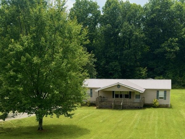 1005 Briarwood Dr , Charlotte, TN 37036