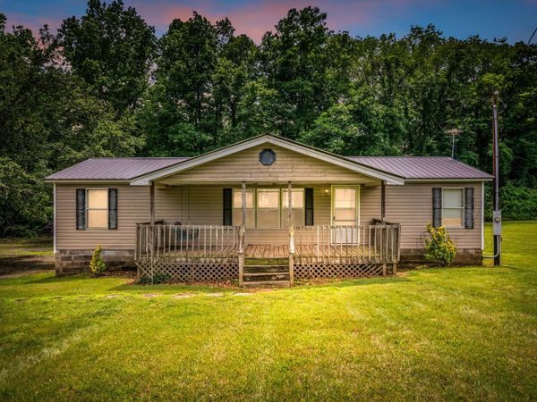 1005 Briarwood Dr, Charlotte, TN 37036