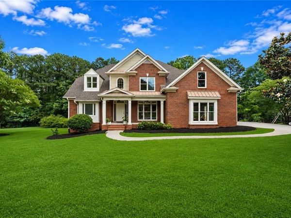 388 Della Walk Court SW, Lilburn, GA 30047