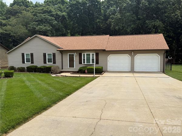 812 Whites Farm Road , Statesville, NC 28625