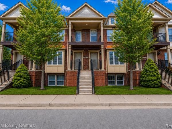 27863 HOPKINS Drive , Novi, MI 48377