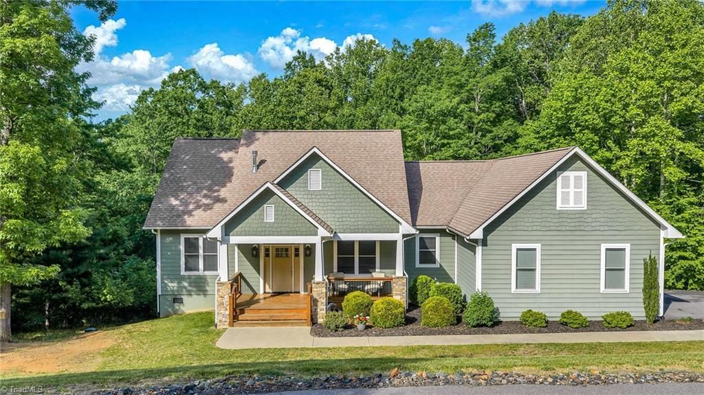 261 Vine Street, Jefferson, NC 28640 Main Photo
