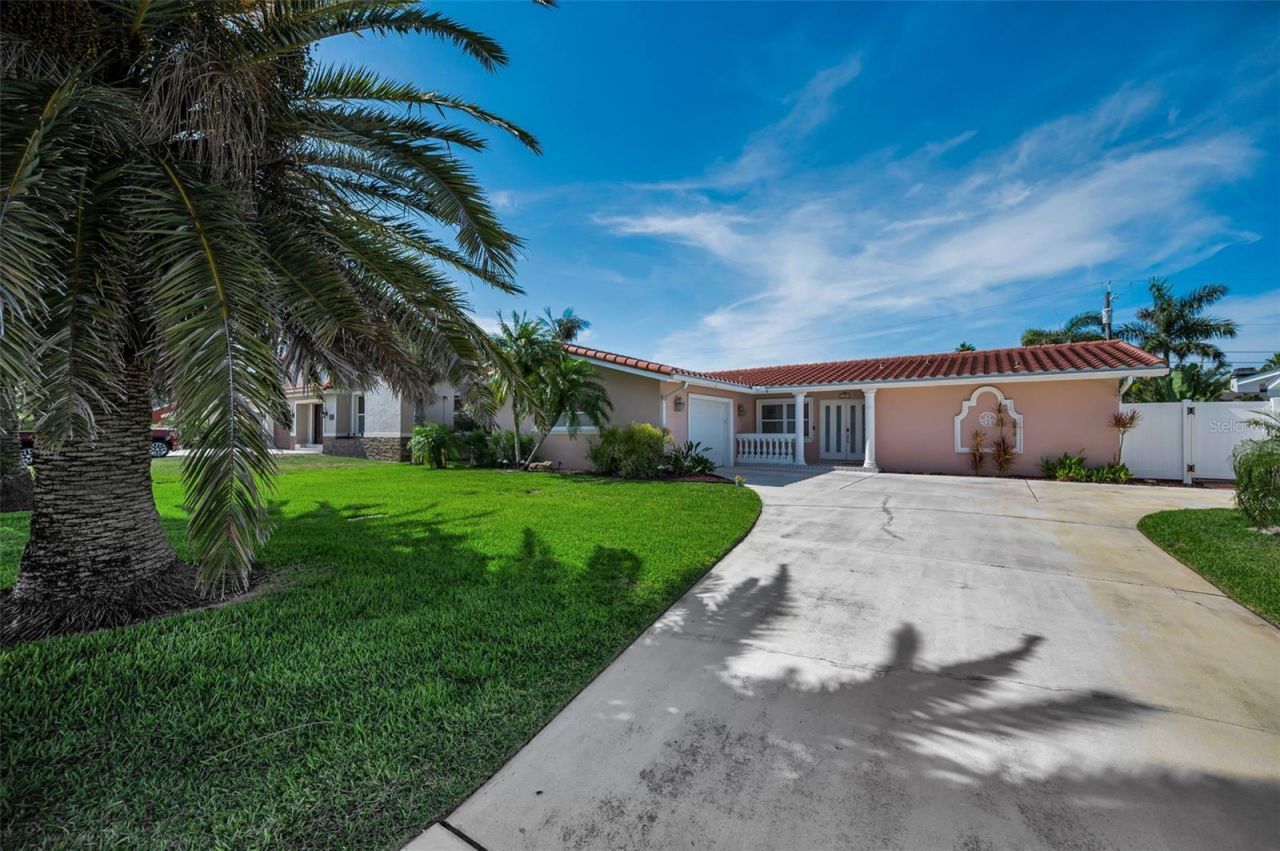 111 17th Street, Belleair Beach, FL 33786 Photo