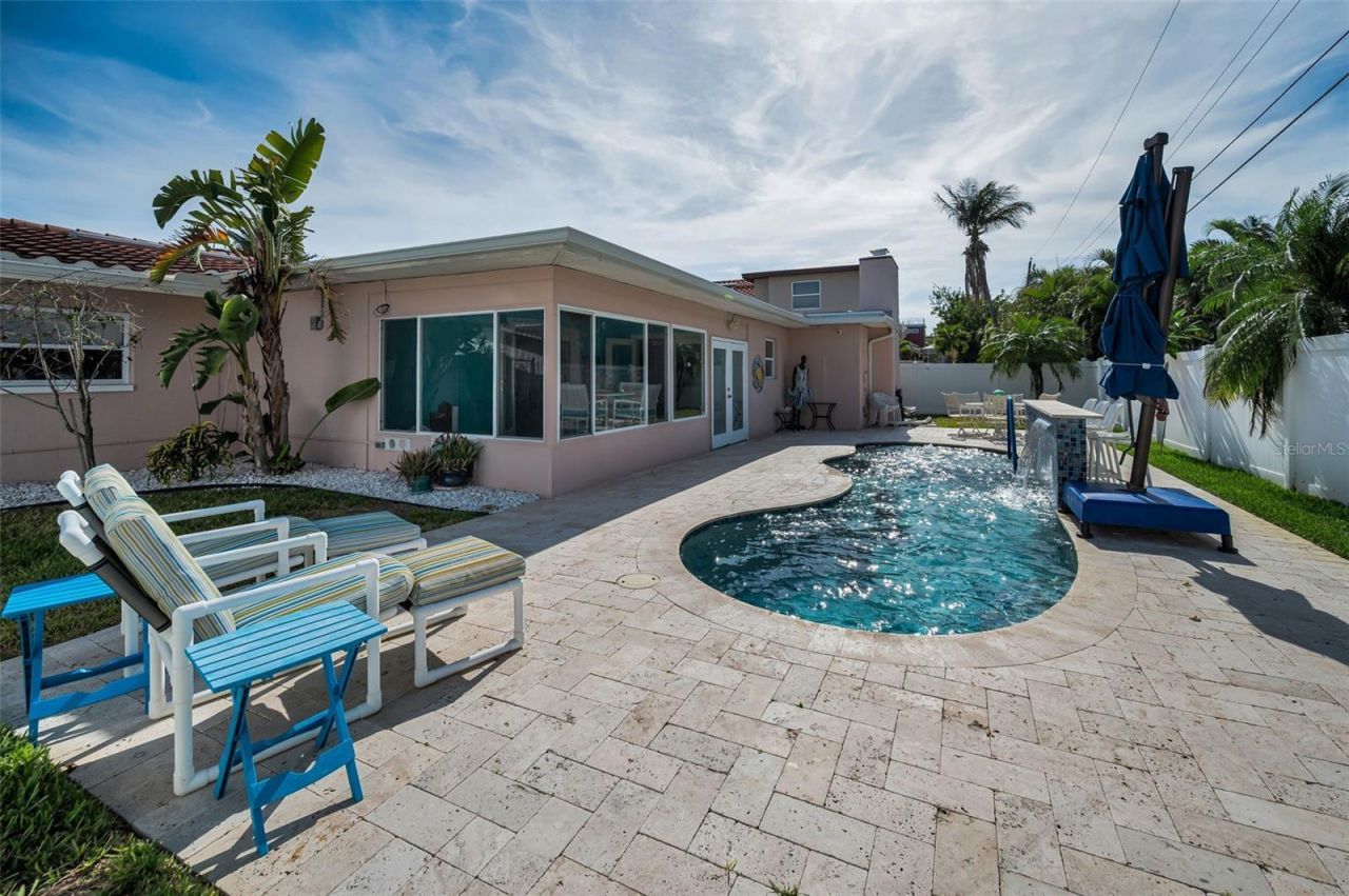 111 17th Street, Belleair Beach, FL 33786 Photo