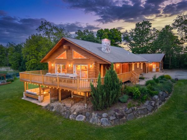 2717 N Beaumont AVENUE, Waterford, WI 53185